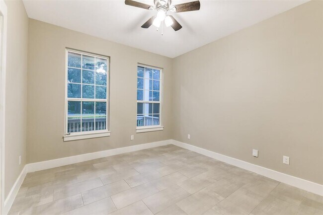 Building Photo - 15407 Cypress Gdns Dr