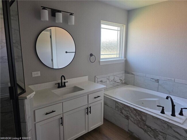 Building Photo - Luxury Home for lease near Arkansas College of Osteopathic Medicine (ARCOM)