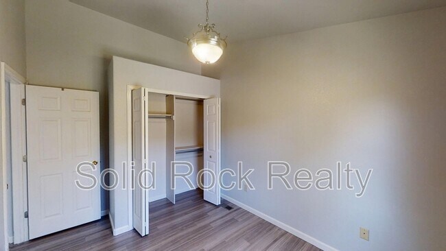 Building Photo - 6945 Yellowpine Dr