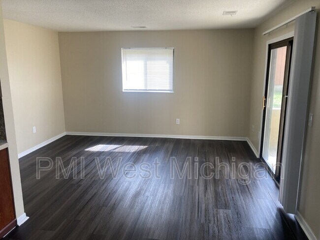 Building Photo - 6063 In the Pines Dr SE