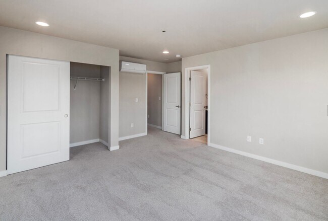 Building Photo - Rainier View Court Townhomes - Contemporar...