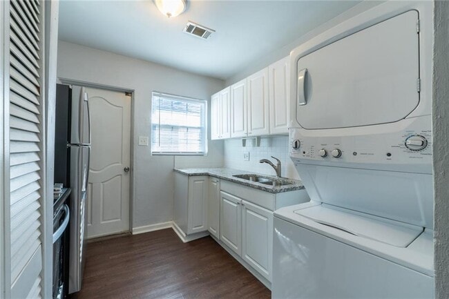 Building Photo - 560 Winton Terrace NE