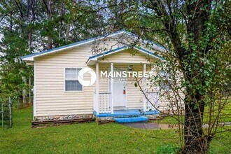 Building Photo - 3 Bedroom Pet-Friendly Home in Bessemer, A...