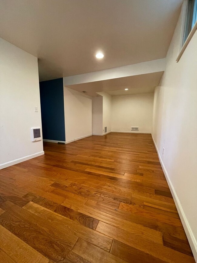 Building Photo - Sweet Maple Leaf Home for Lease