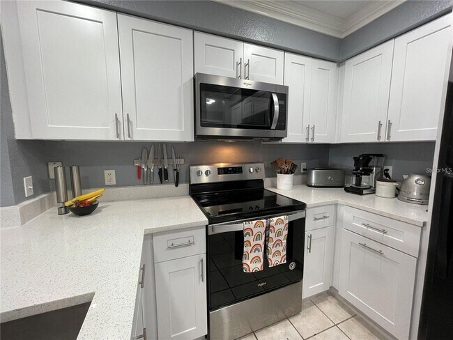 Building Photo - 13905 Fairway Island Dr
