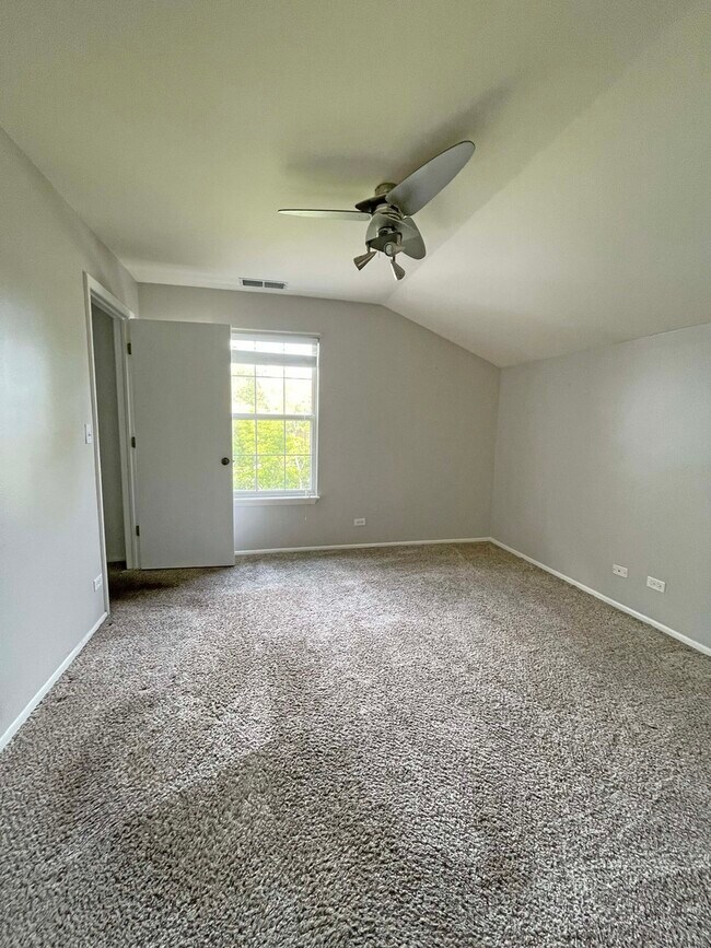 Building Photo - 238 Green Knoll Ln
