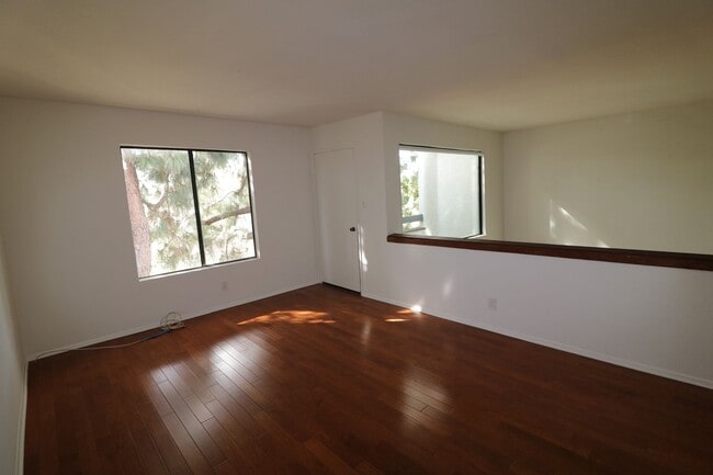 Building Photo - Studio City, 1Bed and 1.5 Bath Condo!