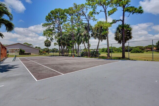 Building Photo - 2305 Lowson Blvd