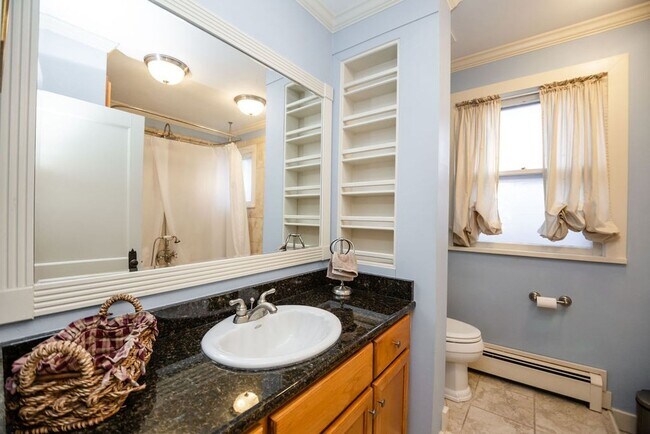 Building Photo - 2 Bedroom + Office, 3 Bath in Old Town Fort Collins