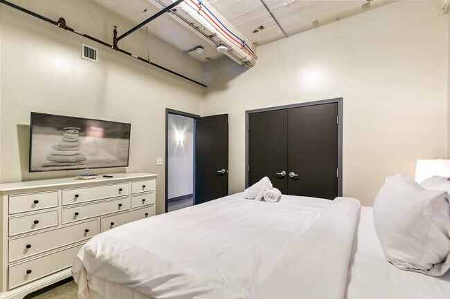 Building Photo - 500 S Ervay St