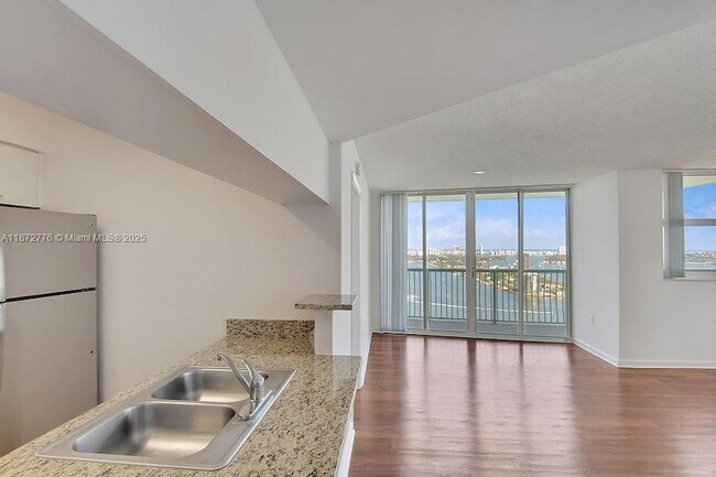 Building Photo - 1756 N Bayshore Dr