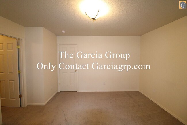 Building Photo - Great 4 bedroom 2.5 bathroom Single Family...