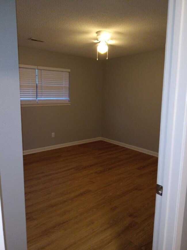 Building Photo - Pirate Cove Apartments D3-D4