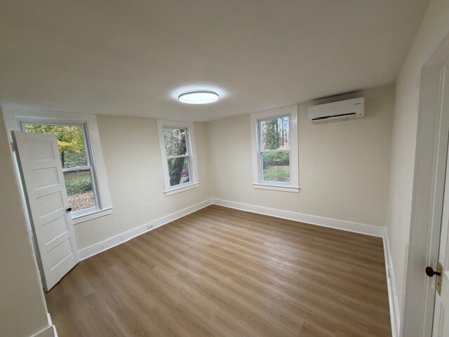 Building Photo - 473 Amity Rd