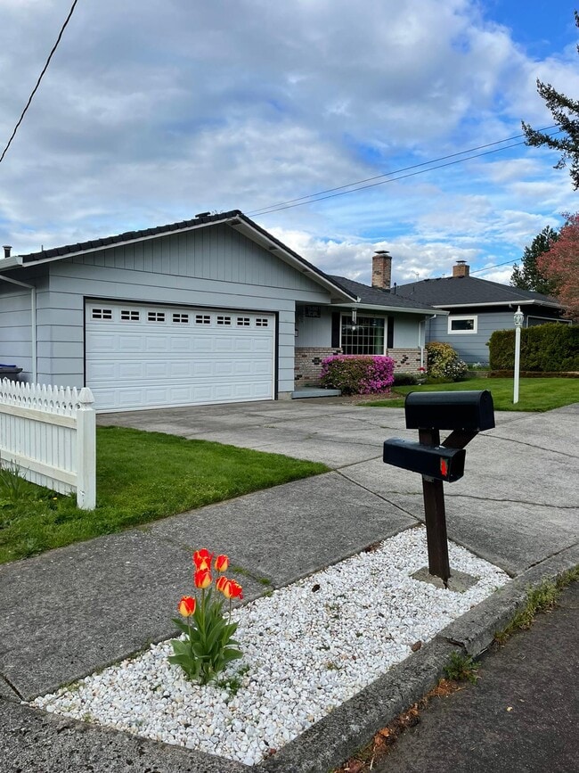 Building Photo - 21515 SE Alder St