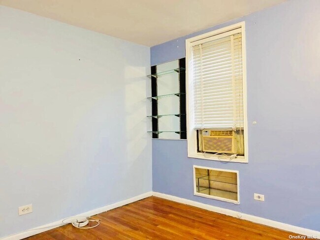 Building Photo - 83-30 Vietor Ave