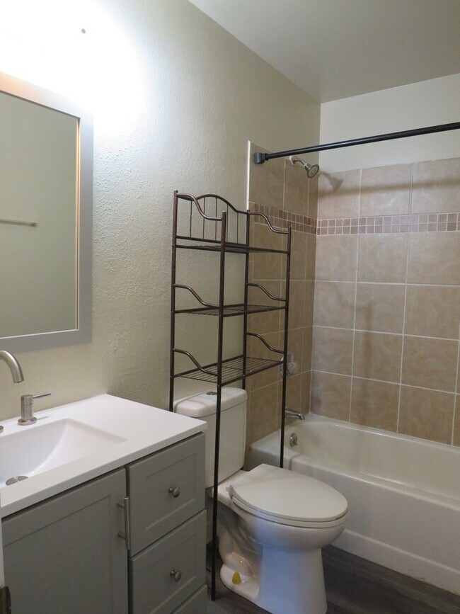 Building Photo - 2619 E Uintah St