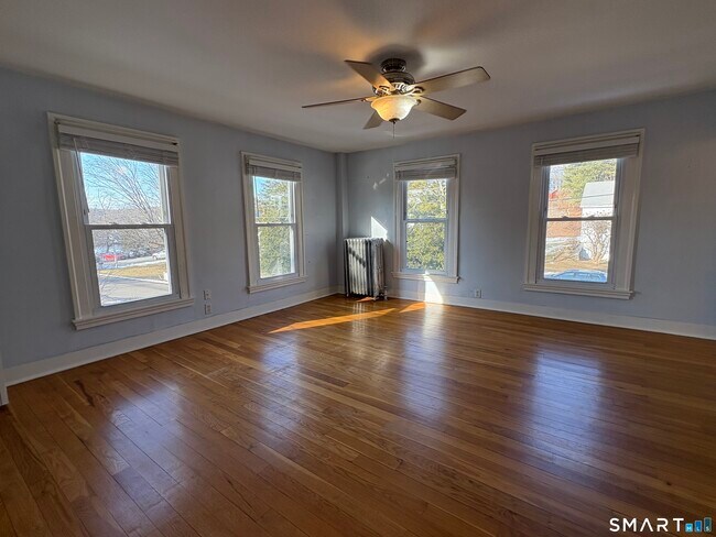 Building Photo - 10 High St