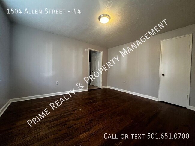 Building Photo - 1504 Allen St