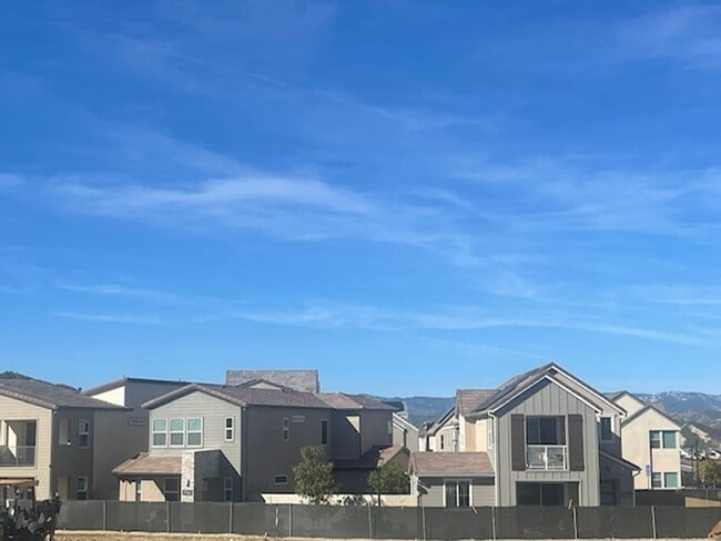 Building Photo - Newer 4BR Valencia Home in Solaire | Pool Community | Prime Location