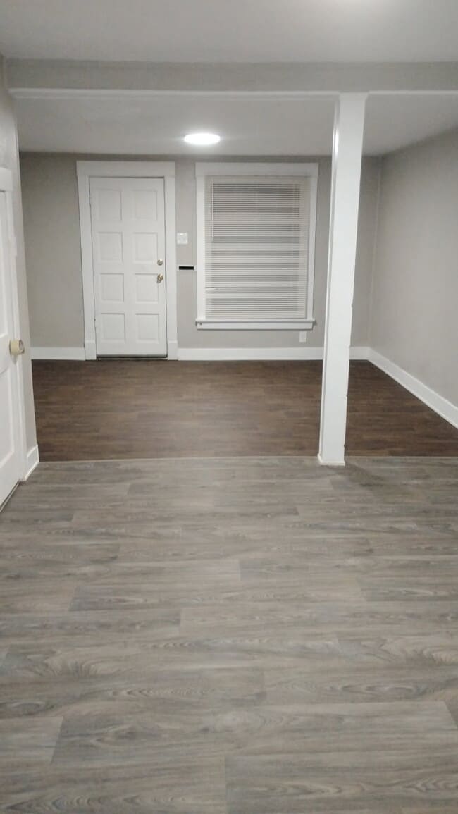 Building Photo - 5423 S Sheridan Ave