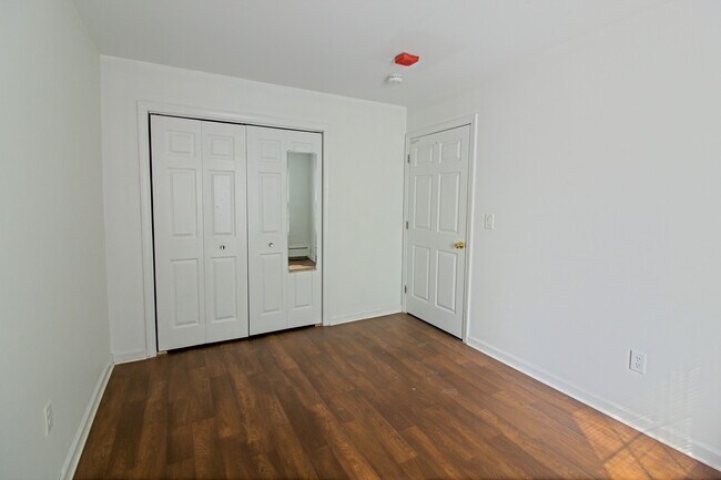 Building Photo - 285 Hildred Dr