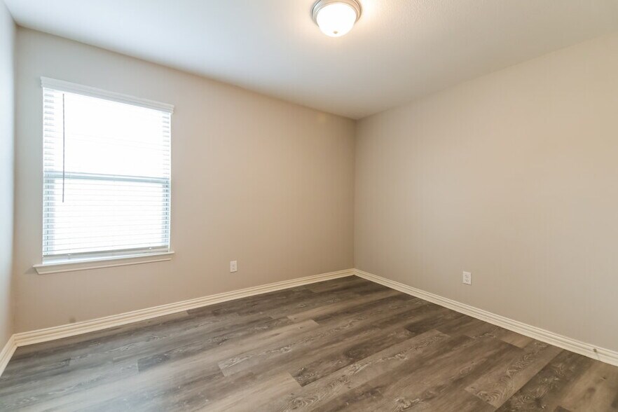 Building Photo - 922 Evergreen St