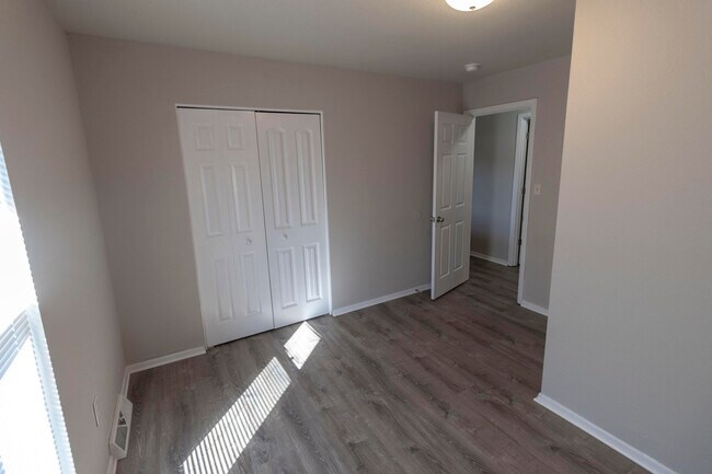 Building Photo - 319 West Blvd N