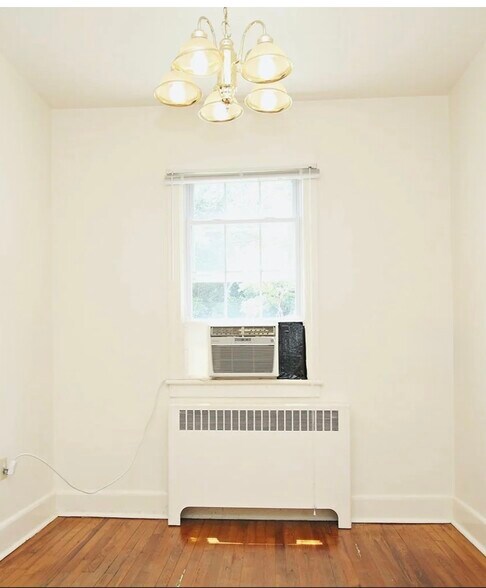 Main bedroom - 1765 Stony Point Rd