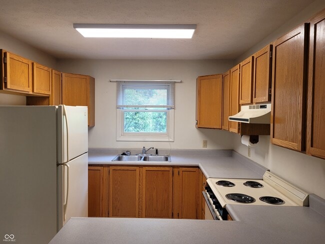 Building Photo - 250 Locust Ln