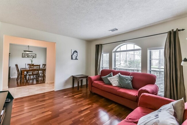 Building Photo - 22314 Rangeview Dr