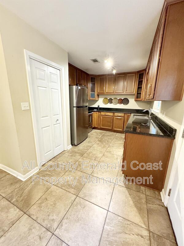 Building Photo - 506 Trenton St