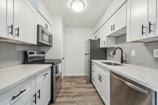 Building Photo - 2125 Augusta Dr