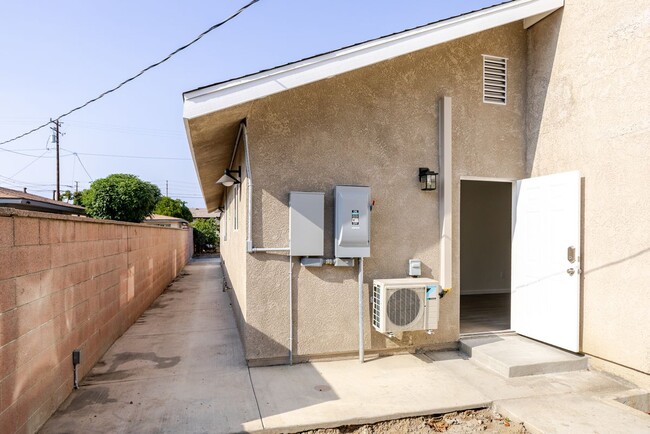 Building Photo - 11919 Ranchito St