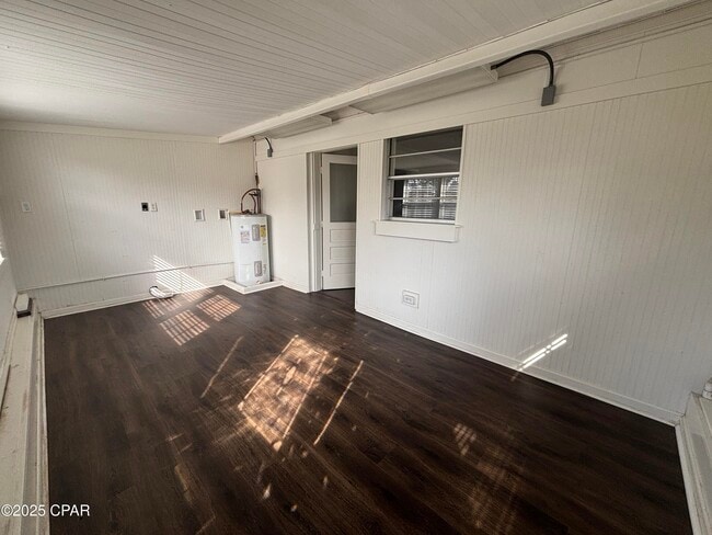 Building Photo - 2338 E 17th St