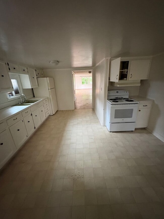 Building Photo - 00110-751/755 River RD