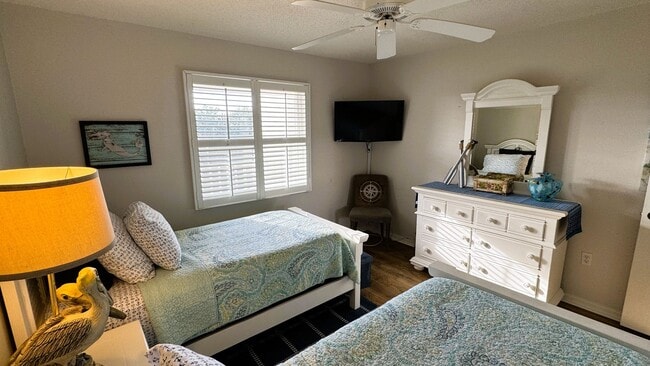 Building Photo - Furnished Short Term Rental