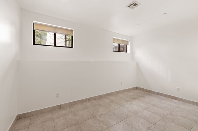 Building Photo - 1305 Greene Ave