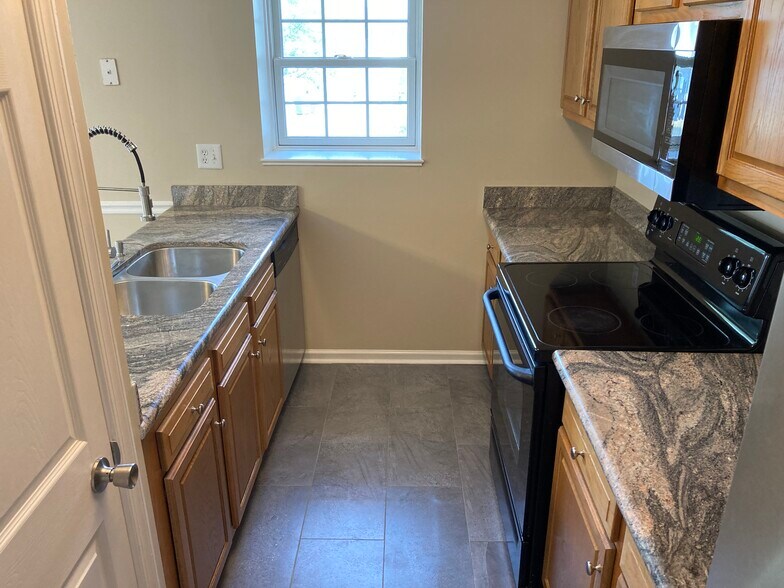 Galley kitchen with granite counters - 1419 Founders Way