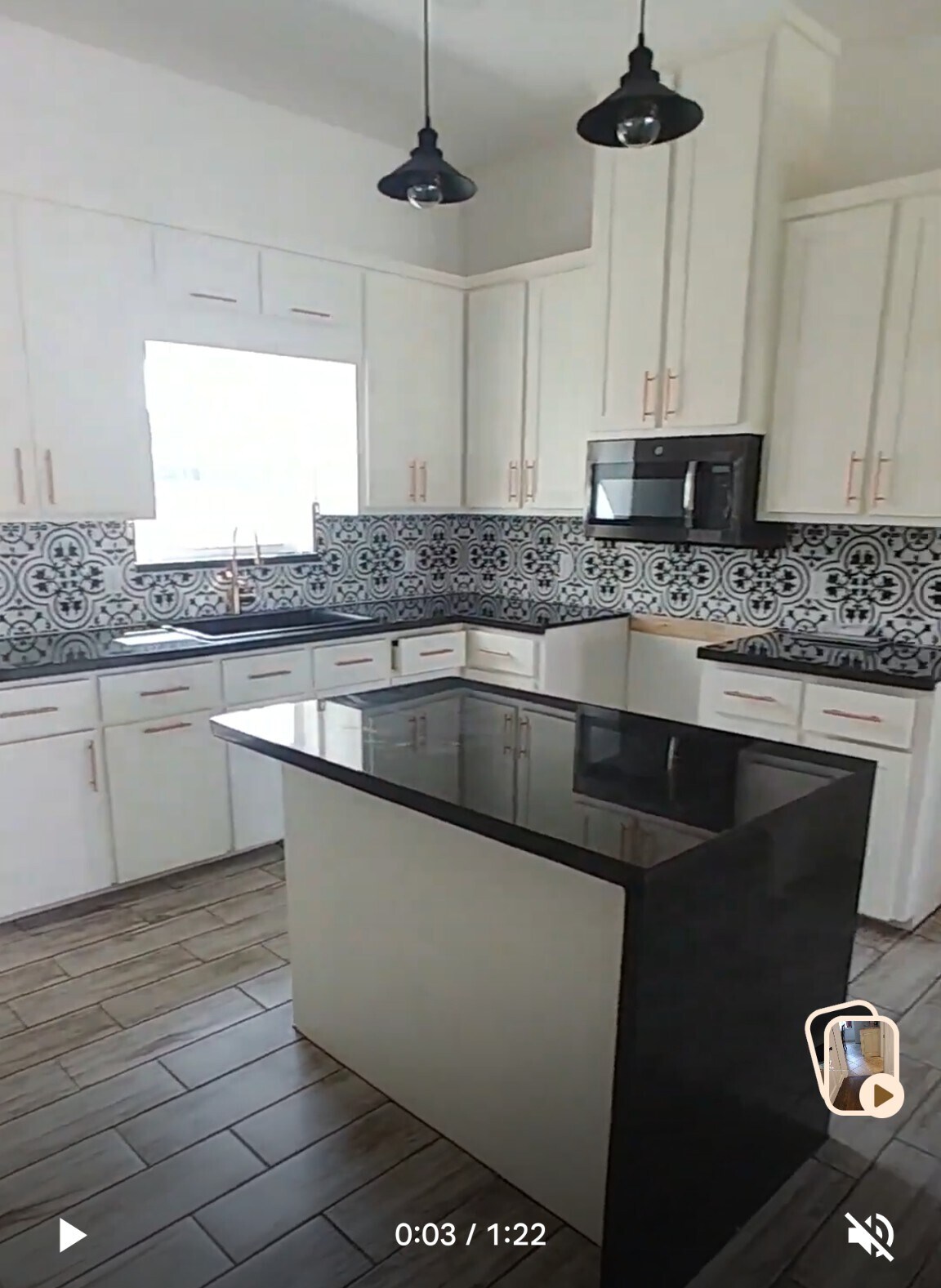 Building Photo - 611 W La Quinta Dr