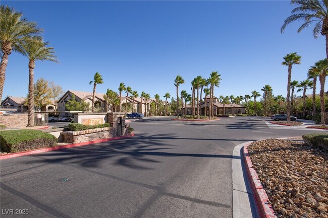 Building Photo - 8250 N Grand Canyon Dr