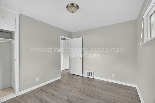 Building Photo - 1700 Dellwood Ct