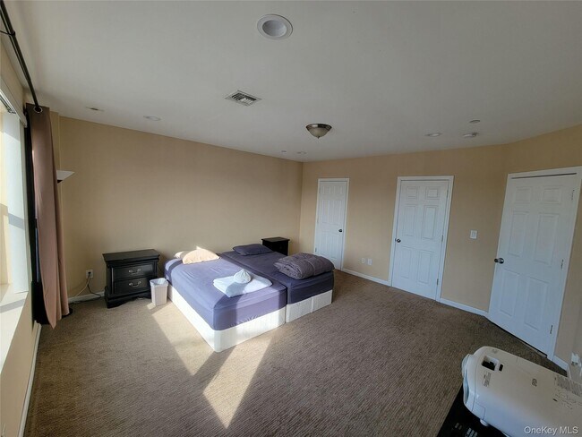 Building Photo - 329 Broadway