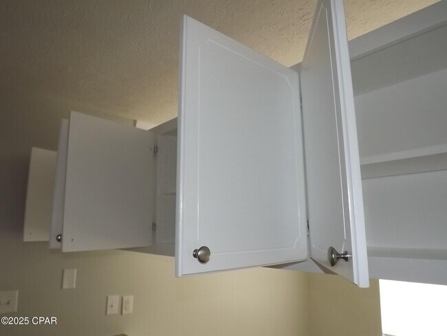 Building Photo - 2712 Oak Hammock Dr