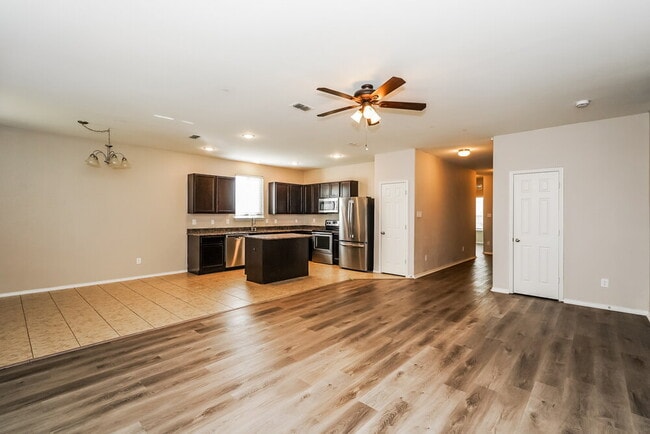 Building Photo - 368 Magma Dr