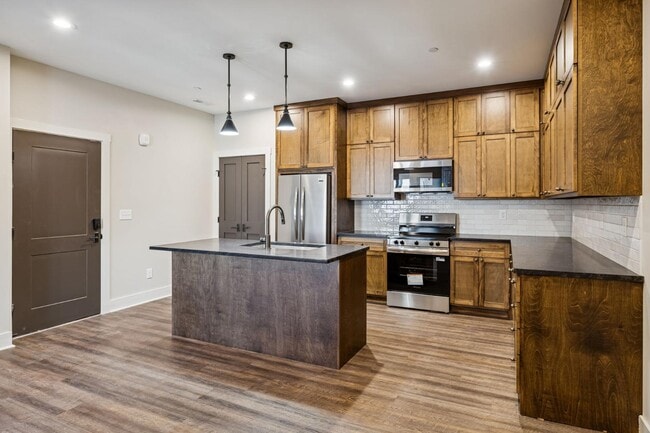 Building Photo - 120 N Main St