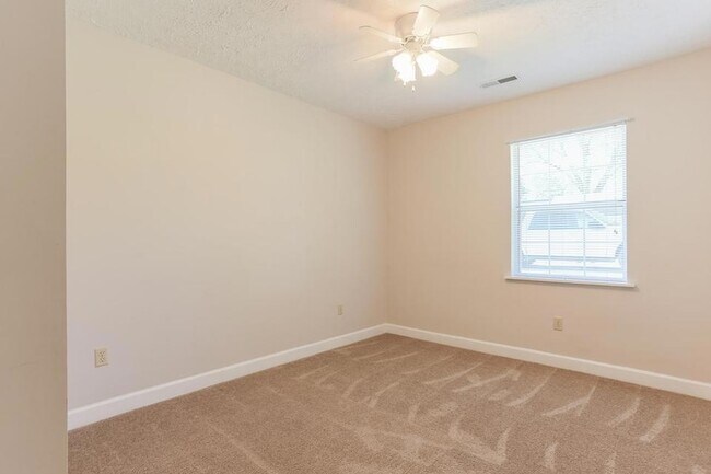 Building Photo - 5571 Tallant Road Unit Apt B