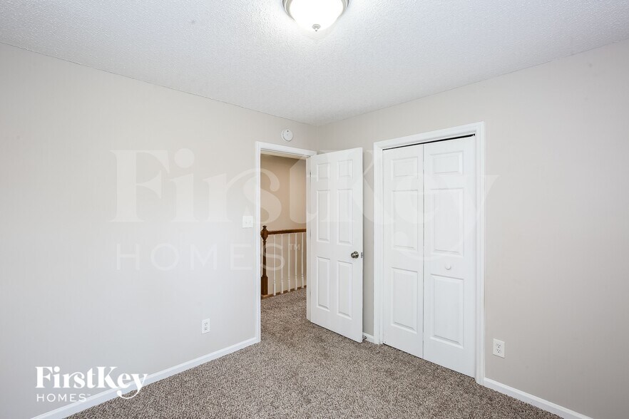 Building Photo - 6020 Carriage Oaks Dr