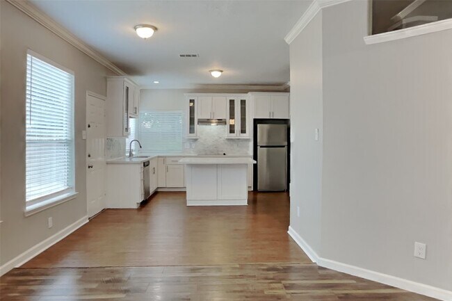 Building Photo - 10051 Rio Bravo Rd