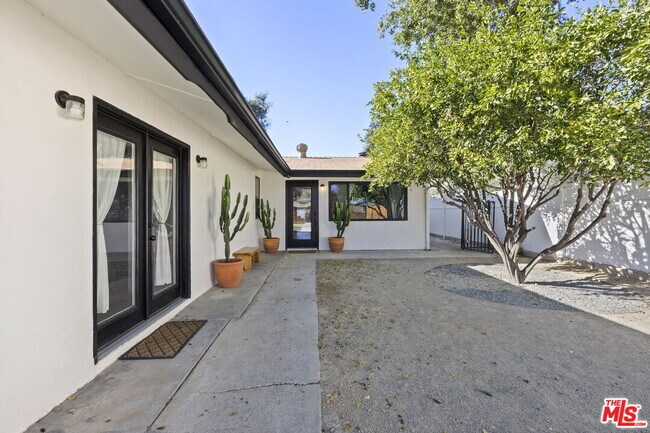 Building Photo - 251 N Encinal Ave